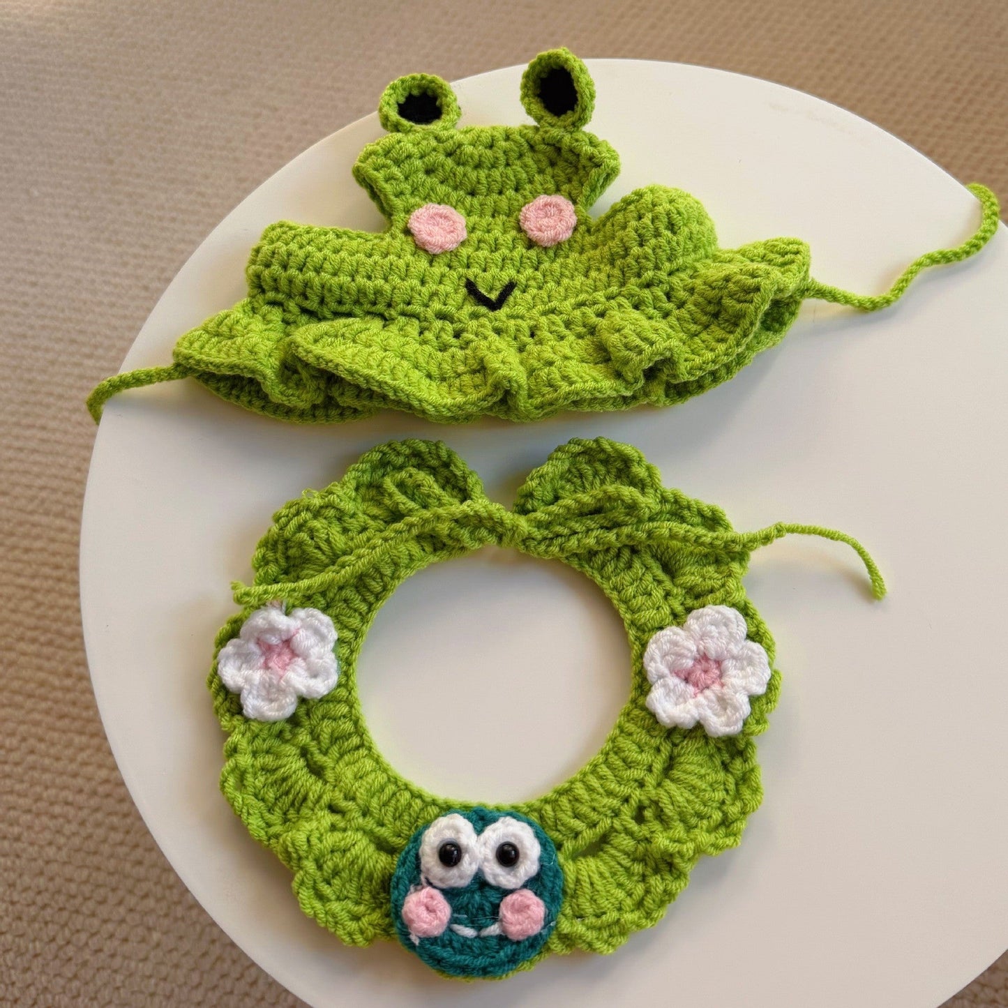 Handgemachtes Häkel-Set für Katzen – Häubchen & Kragen in 6 Designs